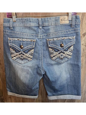 Love Nation Women's Denim Jean Shorts Size 12 (31x10) Blue Embroidered Pockets